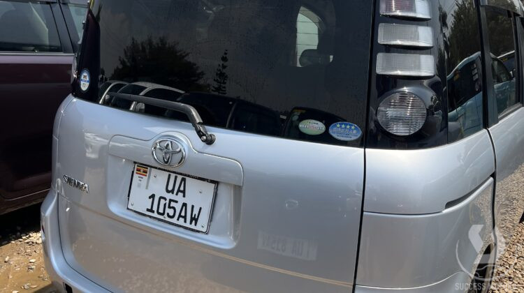 SIENTA UA 105AW