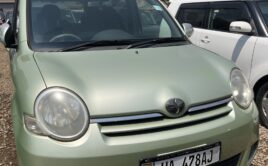 SIENTA UA 478AJ
