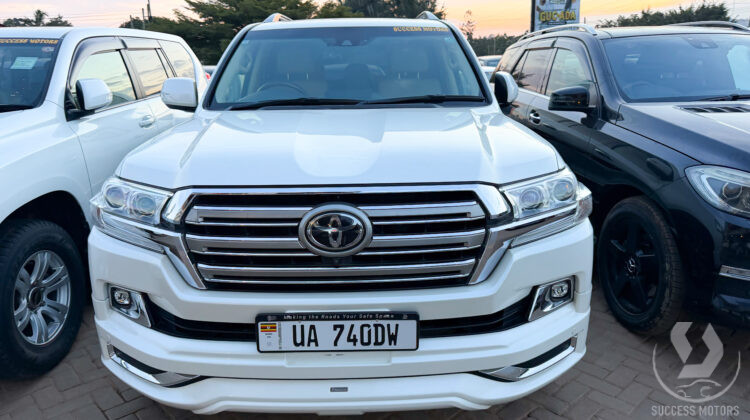 Land Cruiser V8 UA 740dw