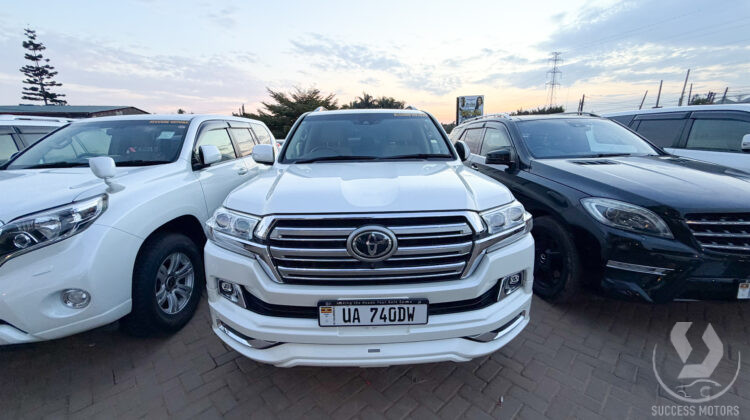 Land Cruiser V8 UA 740dw