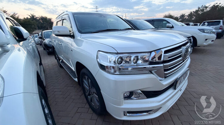 Land Cruiser V8 UA 740dw