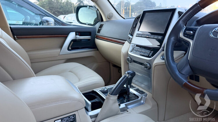 Land Cruiser V8 UA 740dw