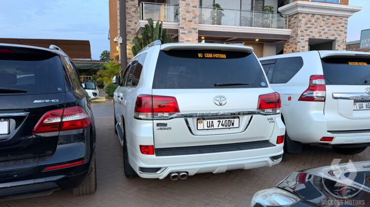 Land Cruiser V8 UA 740dw