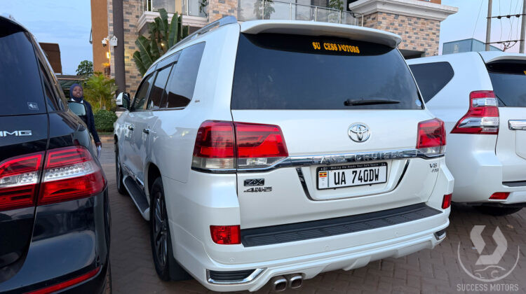Land Cruiser V8 UA 740dw